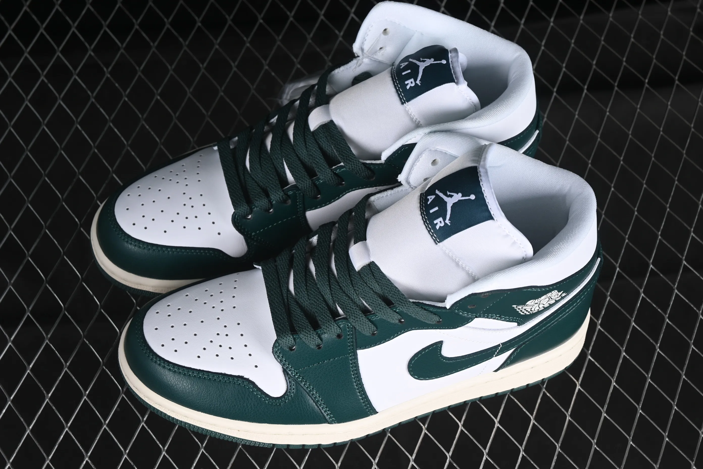All categories Air Jordan Jordan series basketball shoes Air Jordan 1 Mid Air Jordan 1 Mid "Oxidized Green" AJ1 Joe 1 white and green color Zhongbang basketball shoes BQ6472-133